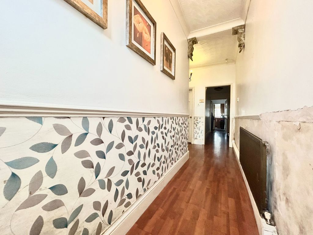 Property photo 2 of 25