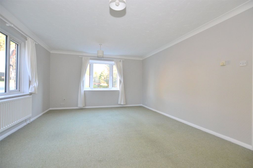 Property photo 1 of 9 Living Room
