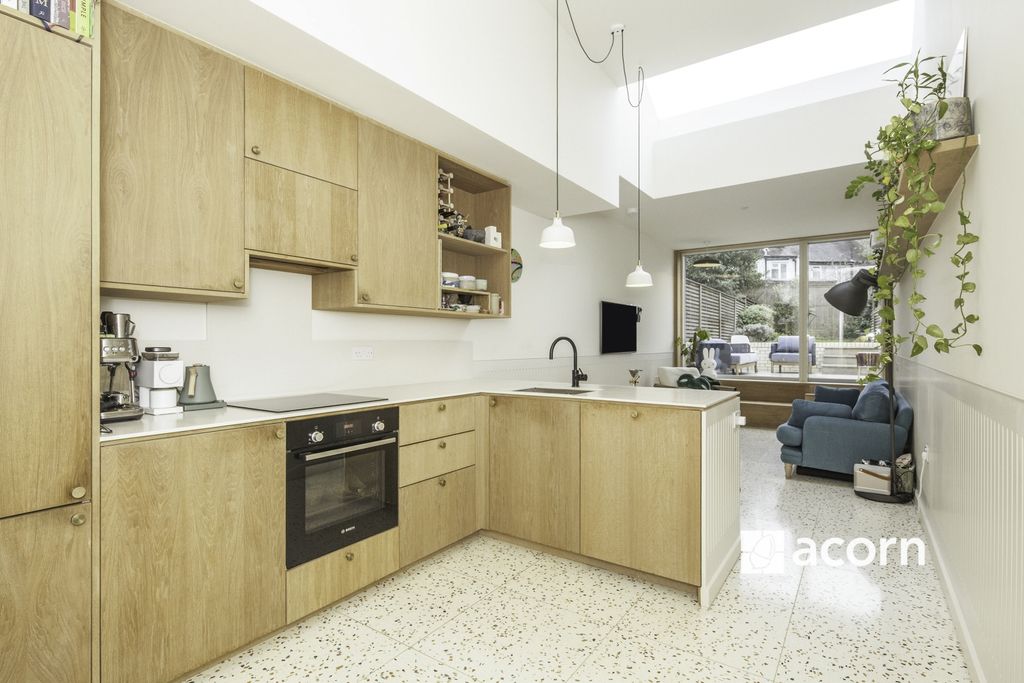 Property photo 2 of 12 c62c5B57-A410-F11...