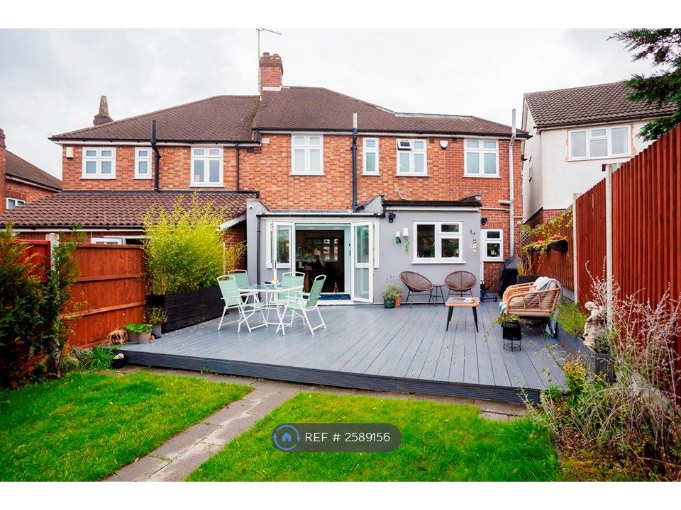 Property photo 2 of 28 Lush Decked Garden Retreat