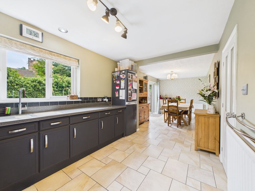 Property photo 2 of 19 Kitchen