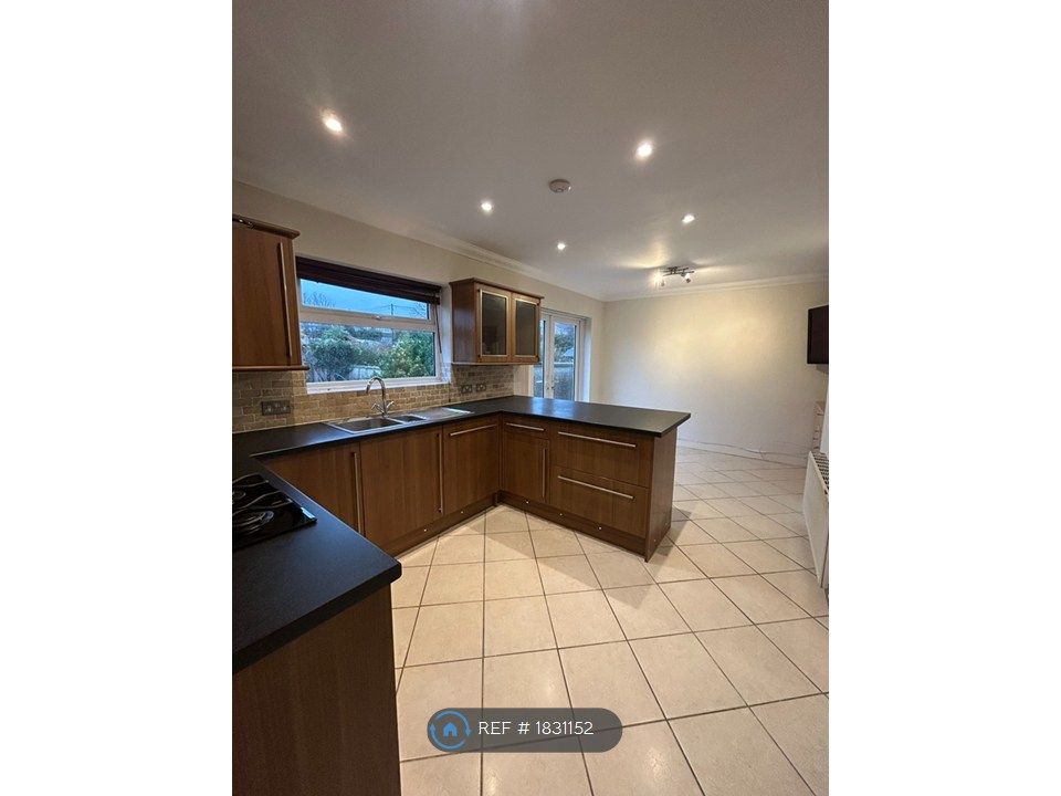 Property photo 3 of 12 Kitchen/Diner