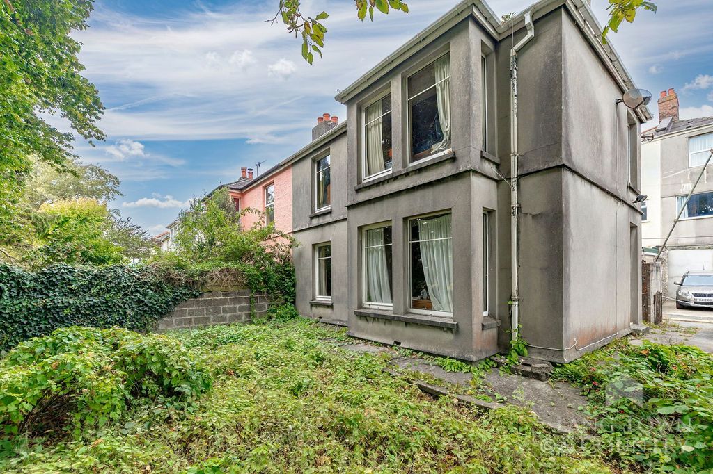 Property photo 1 of 12