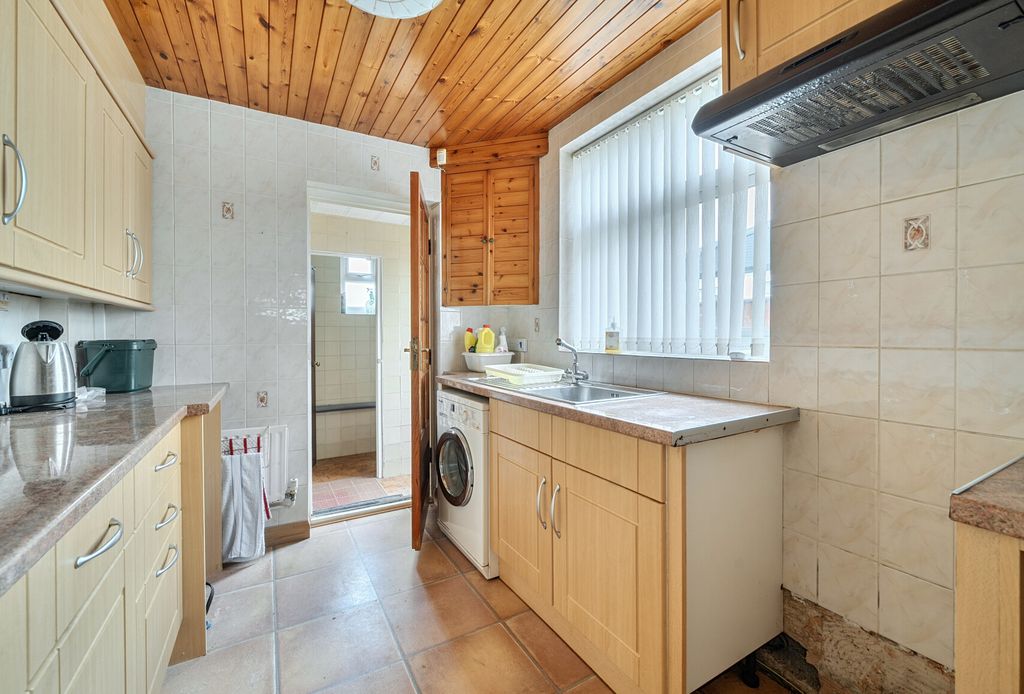 Property photo 3 of 11 1458196-11-6A01Df...