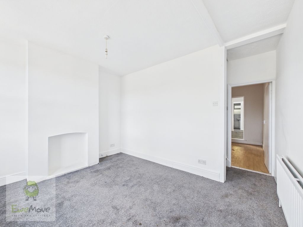 Property photo 3 of 17 Living Room