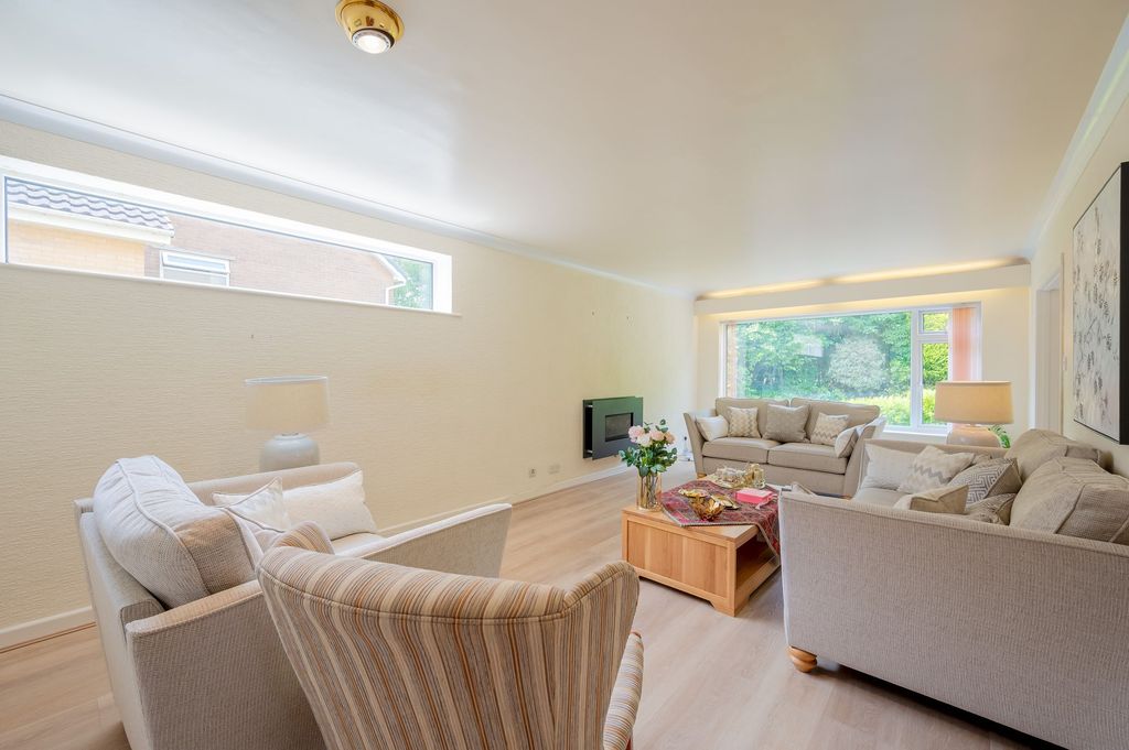 Property photo 2 of 31