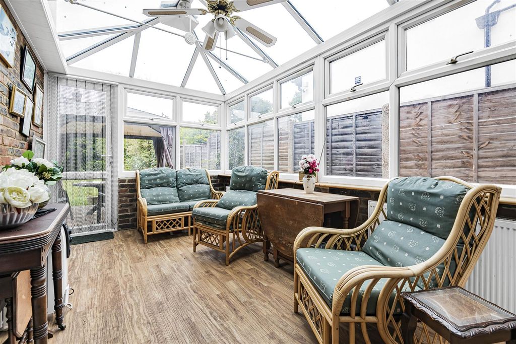 Property photo 3 of 20 Conservatory