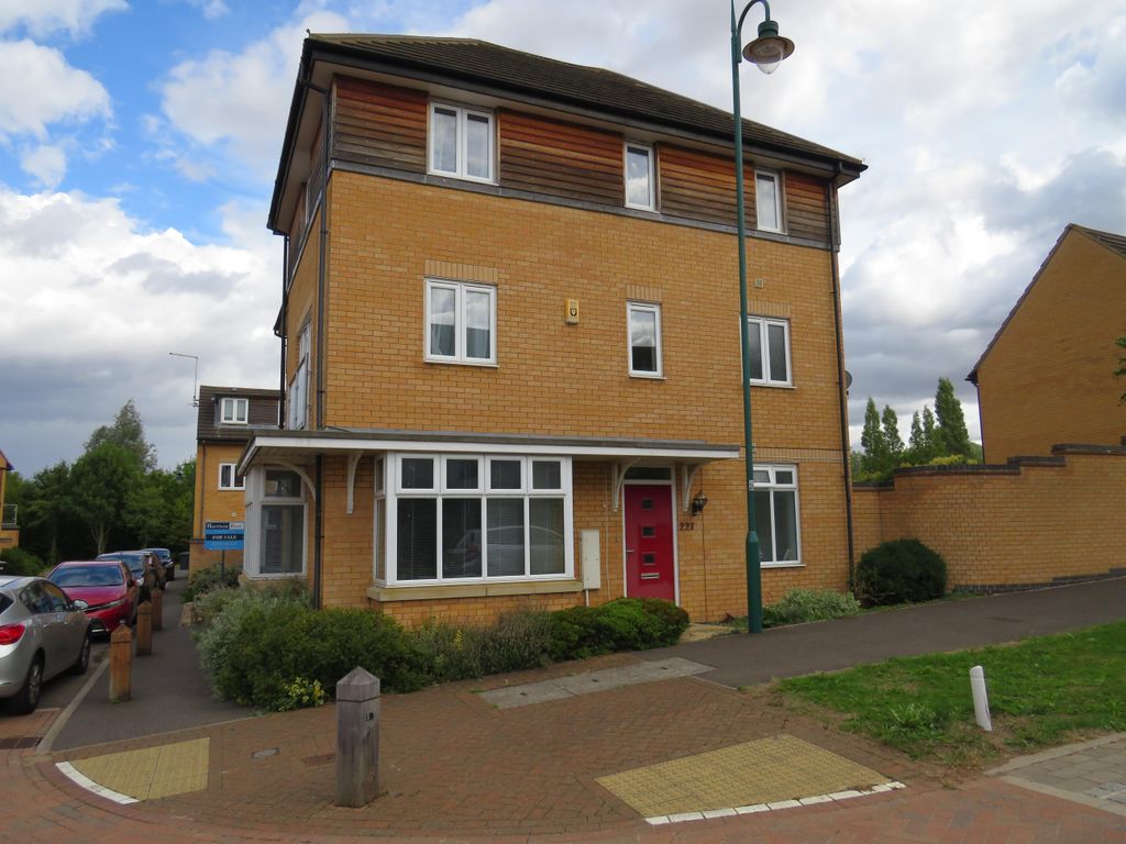 Property photo 2 of 11 Front