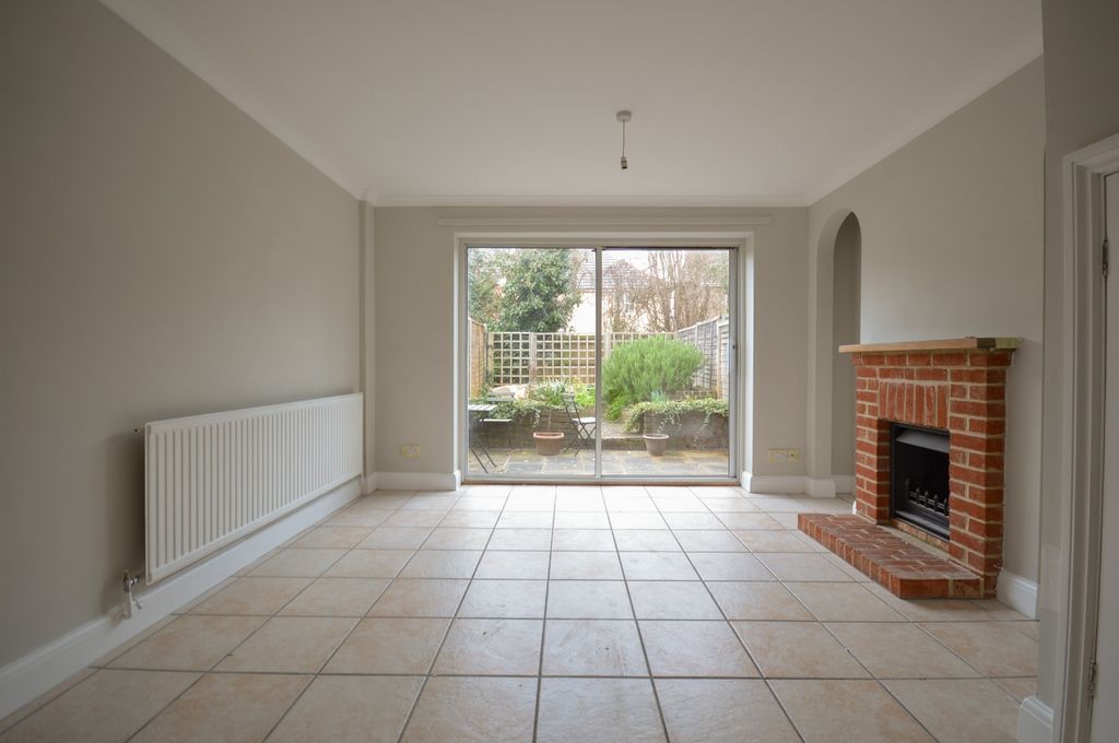 Property photo 2 of 8 Lounge