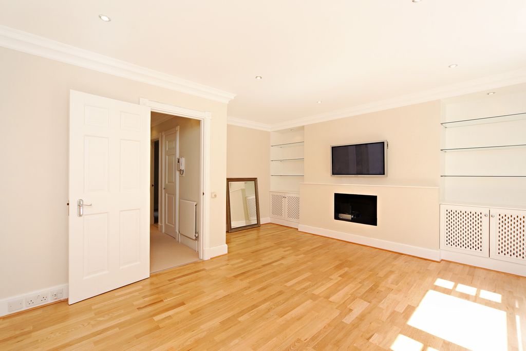 Property photo 3 of 14 Reception