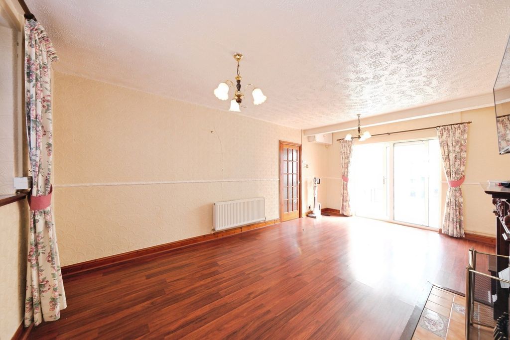Property photo 2 of 15 Pbox-Img.Jpg