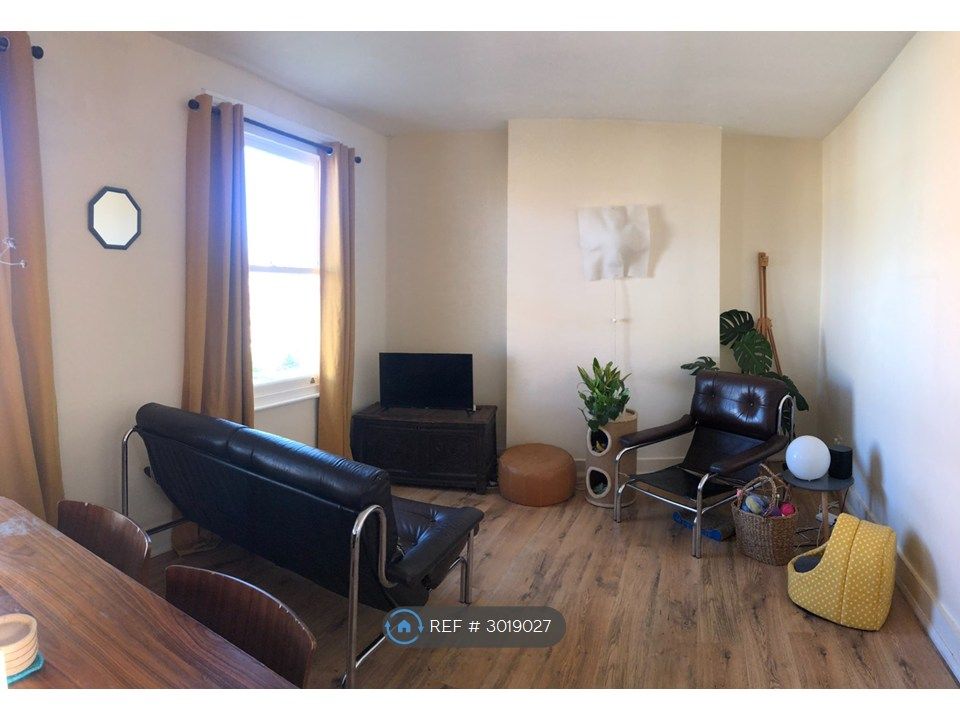 Property photo 2 of 10 Lounge