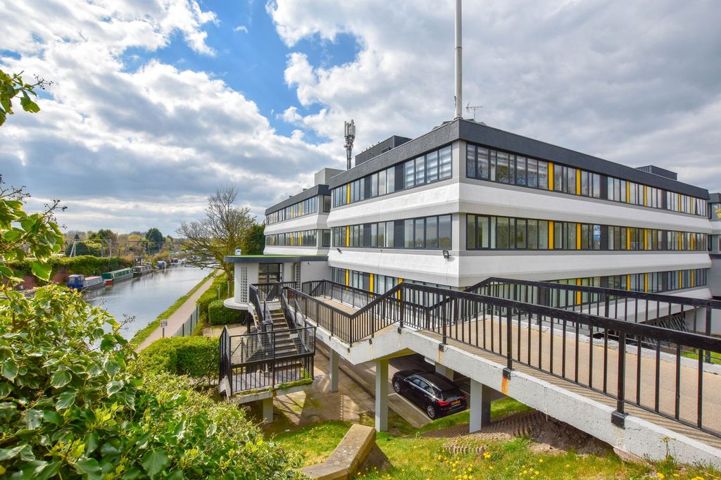 Property photo 1 of 20