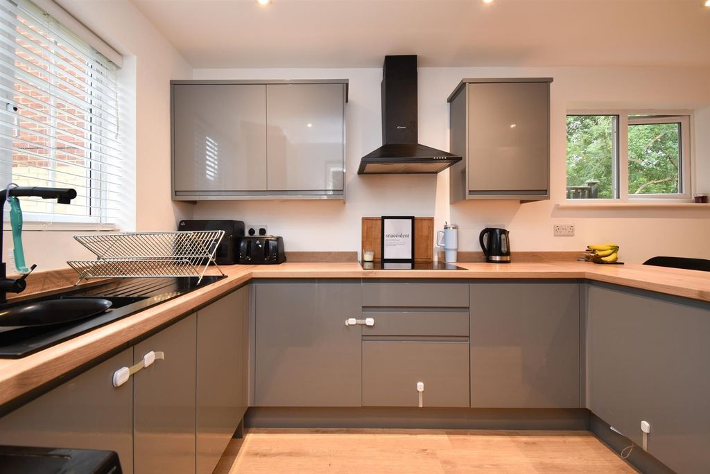 Property photo 3 of 22 Kitchen