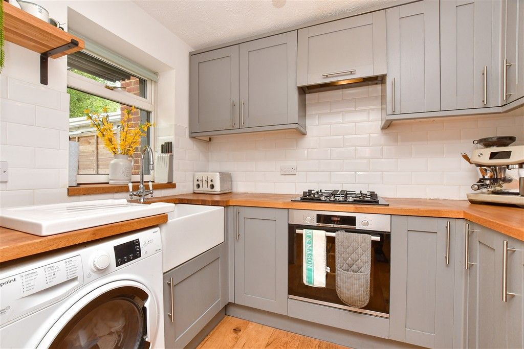 Property photo 3 of 9 Kitchen