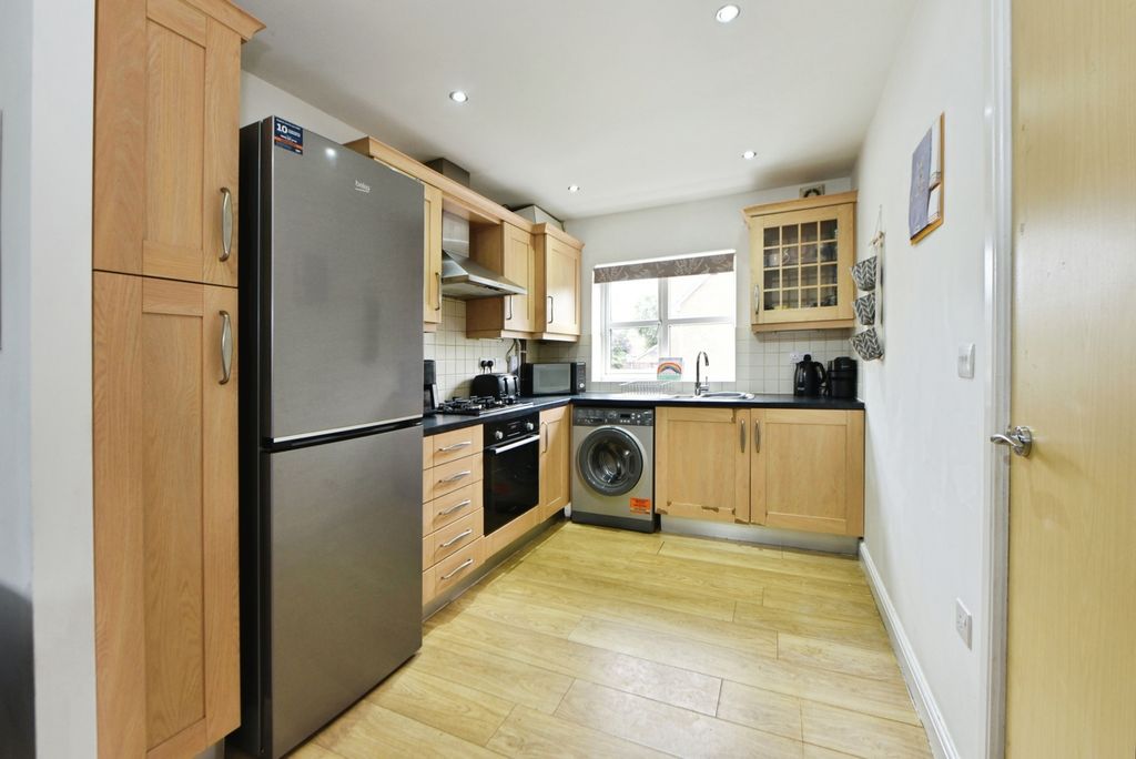 Property photo 2 of 12 Kitchen