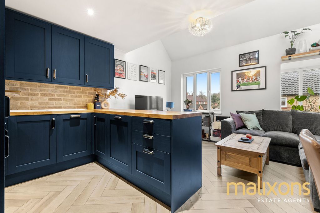 Property photo 2 of 9