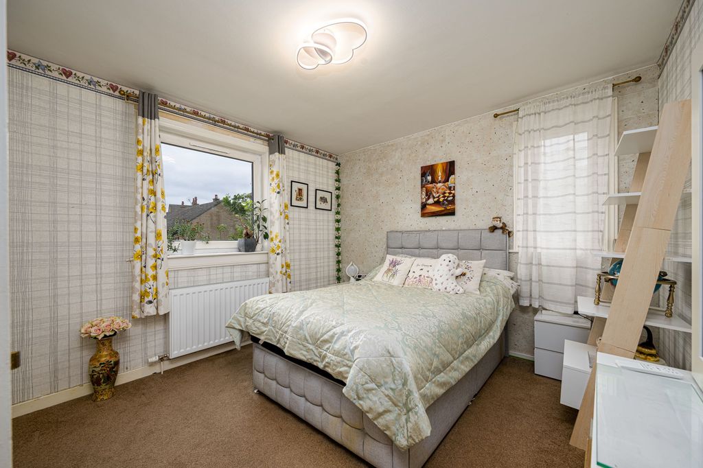 Property photo 3 of 9 Bedroom 1