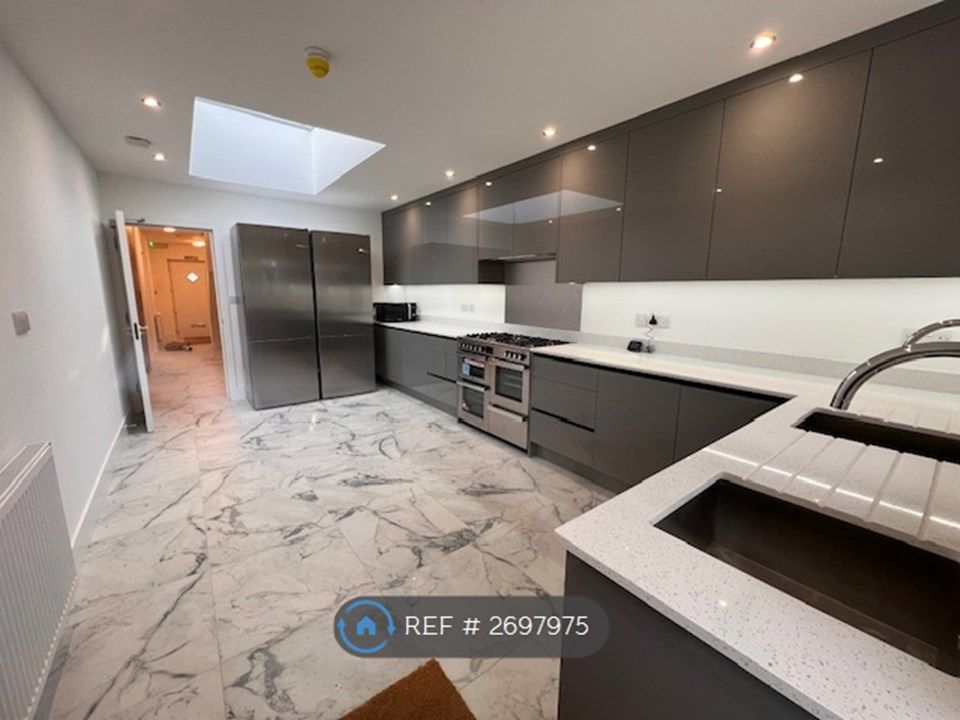 Property photo 3 of 6 Kitchen