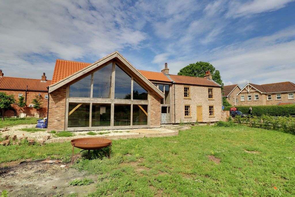 Property photo 2 of 25