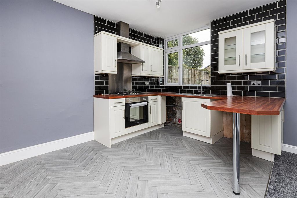 Property photo 2 of 31 Dining Kitchen