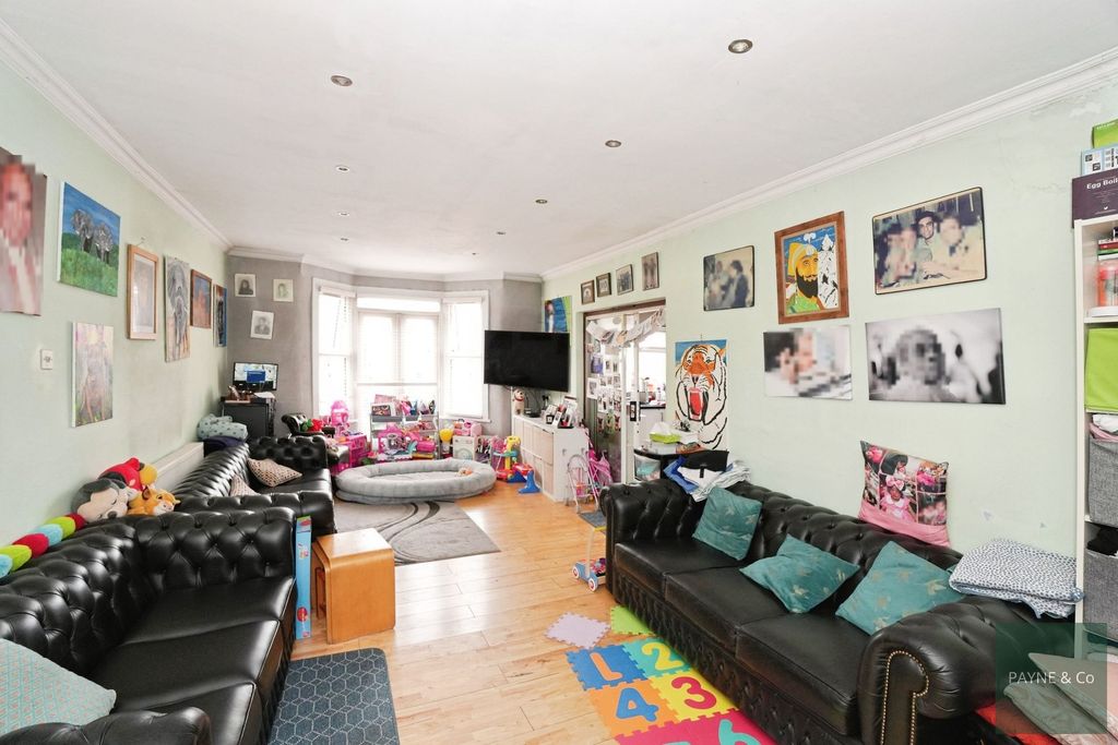Property photo 2 of 26