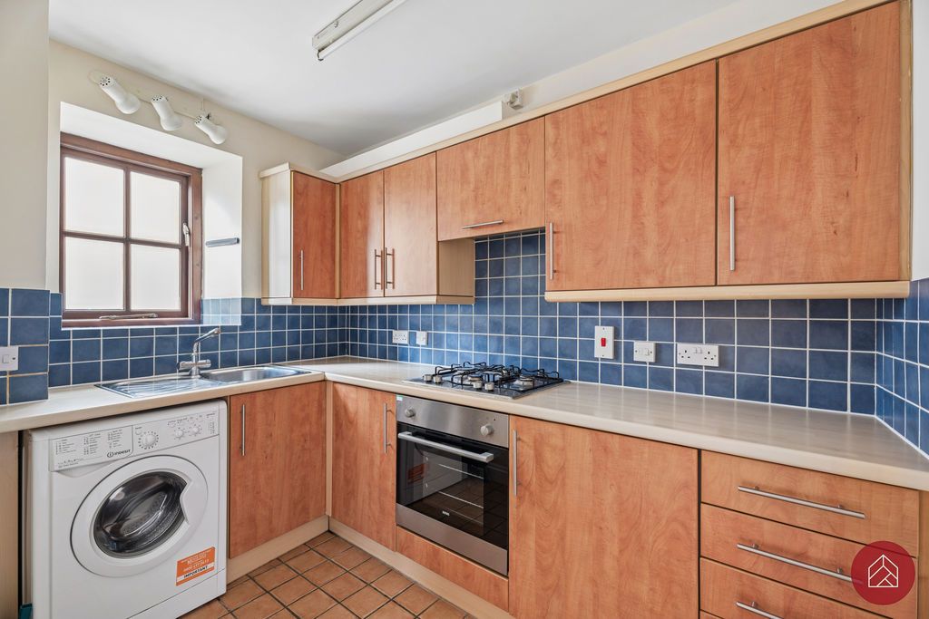 Property photo 3 of 18 Kitchen