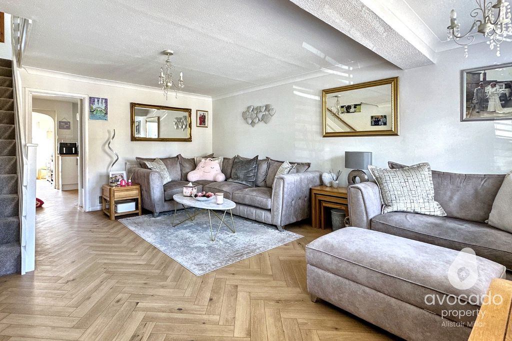 Property photo 2 of 18 4537555