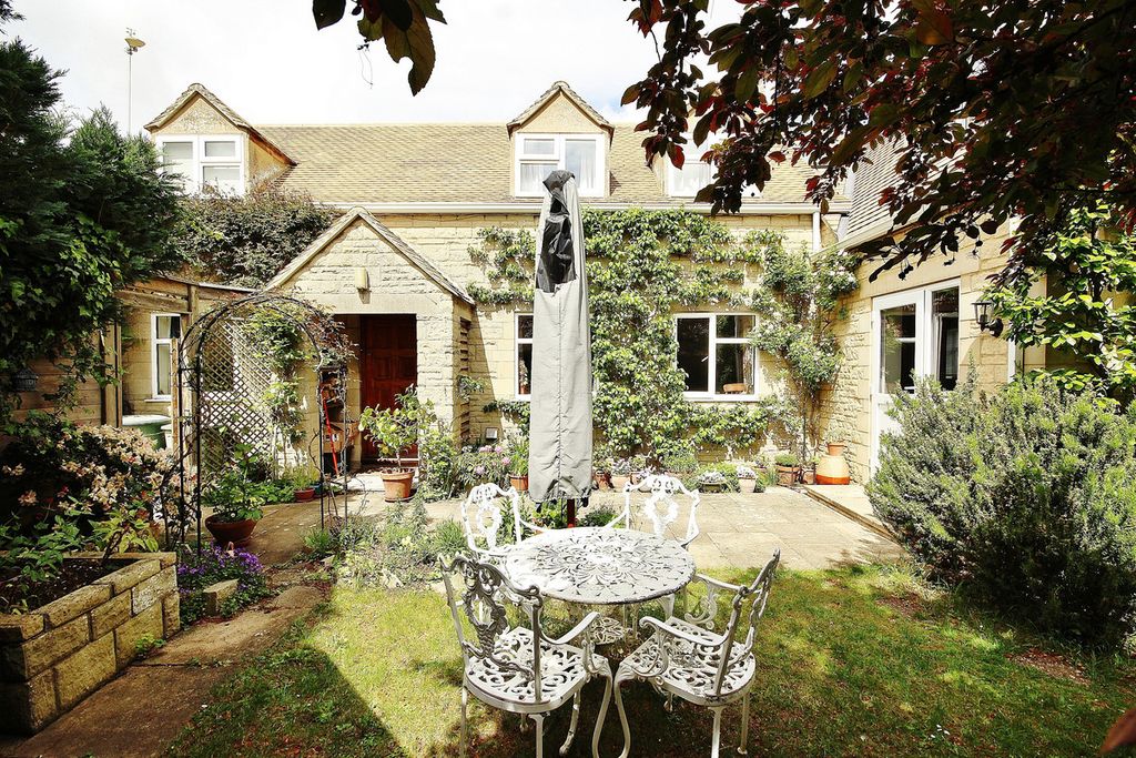 Property photo 1 of 32