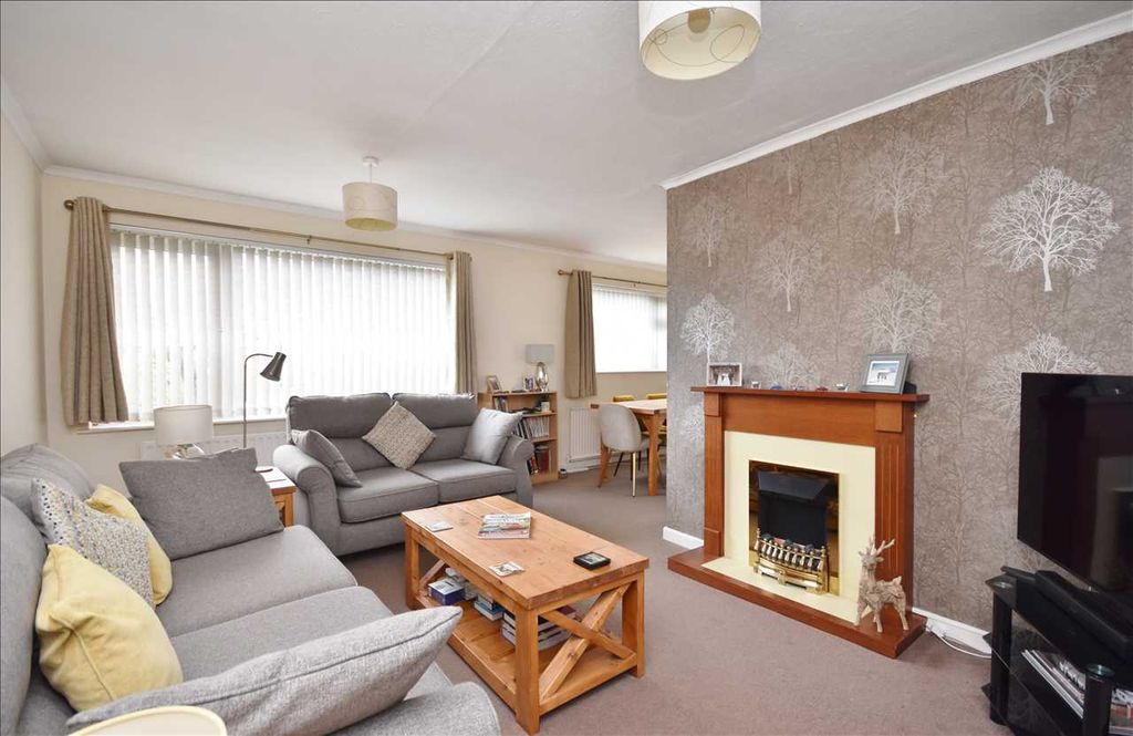 Property photo 2 of 11 Lounge