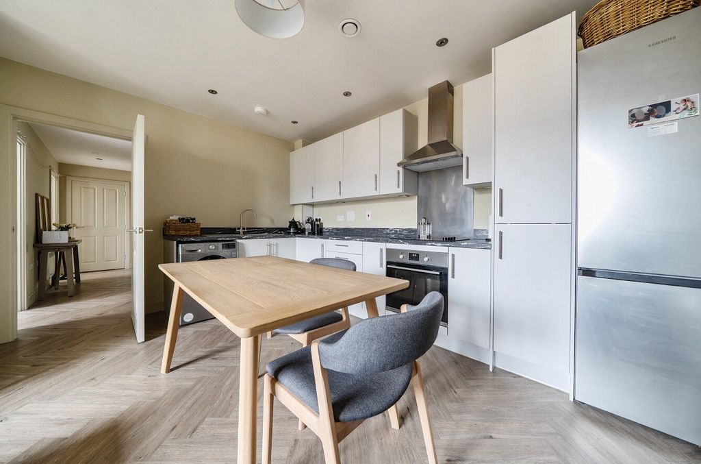 Property photo 3 of 10 1335974-8-689493E...