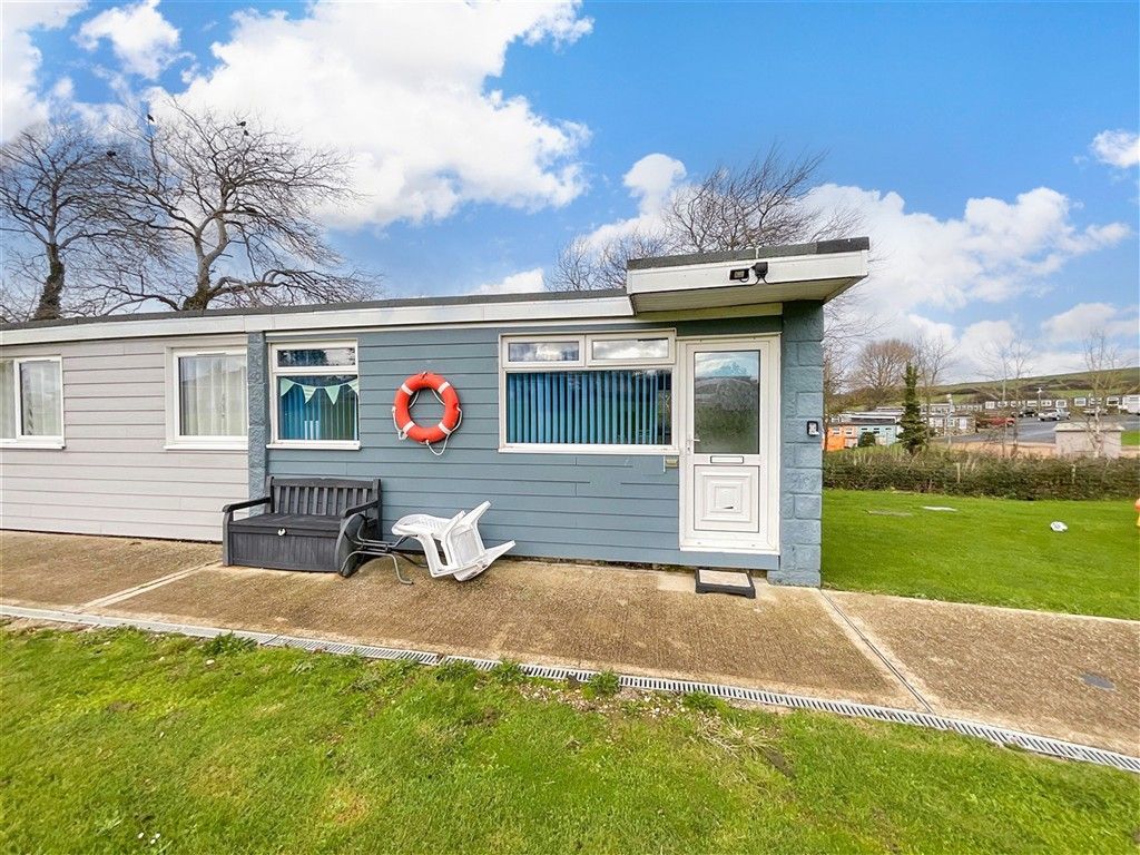 Property photo 1 of 8 Front Aspect