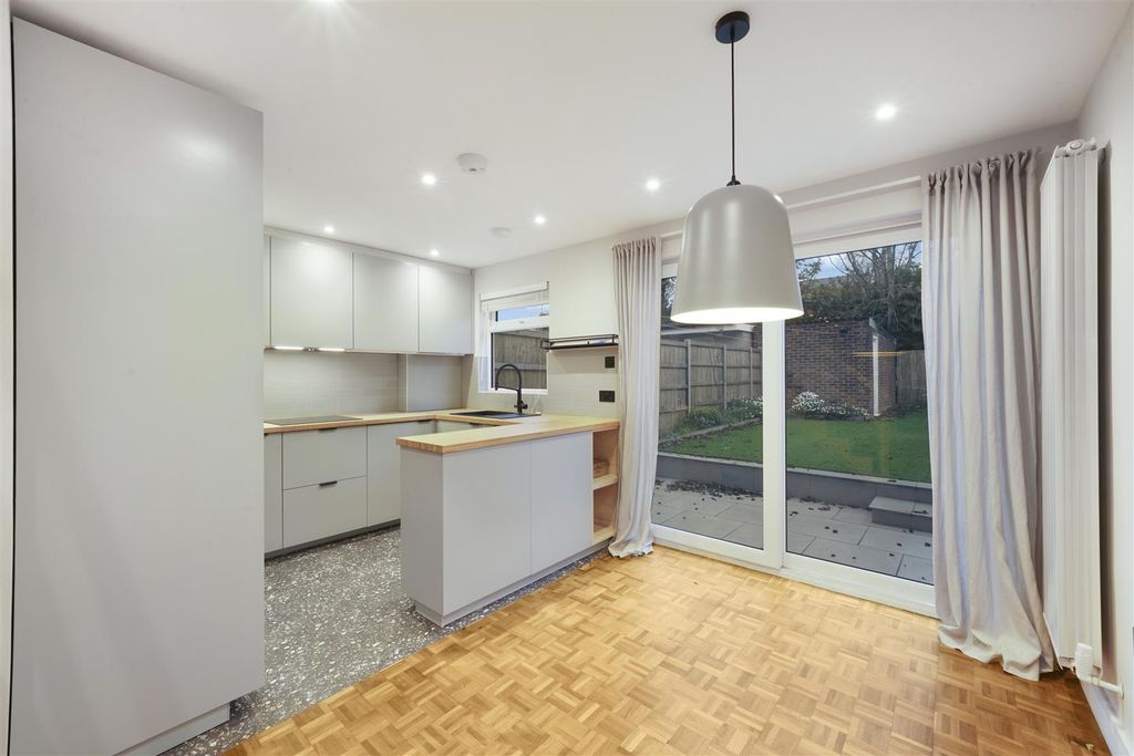 Property photo 1 of 16 4 Denise Court, Eton Avenue - Qmrdwpe6Uifwgyvc0Kee