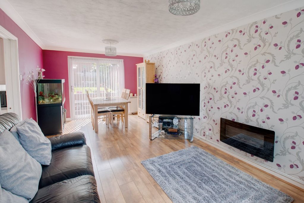 Property photo 3 of 16 Picture No. 14