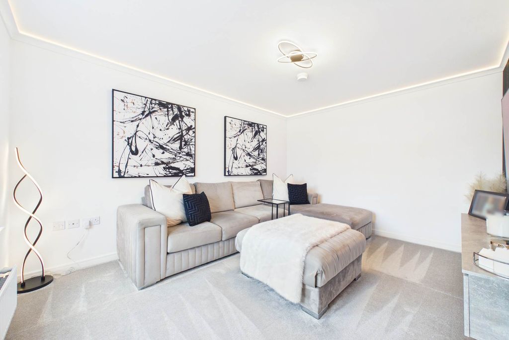 Property photo 2 of 29