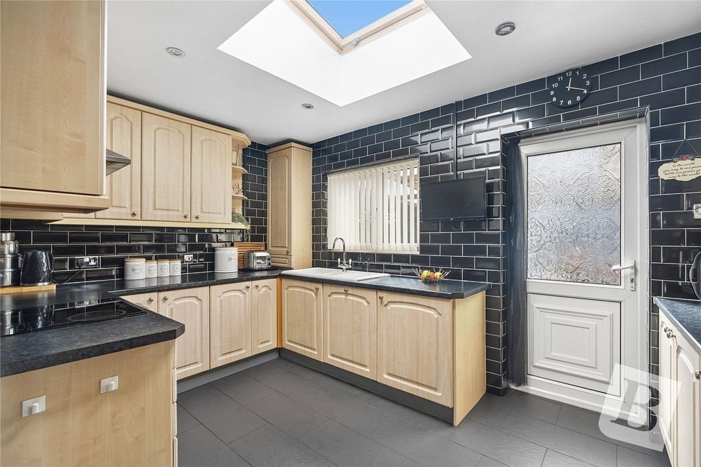 Property photo 3 of 14 Kitchen
