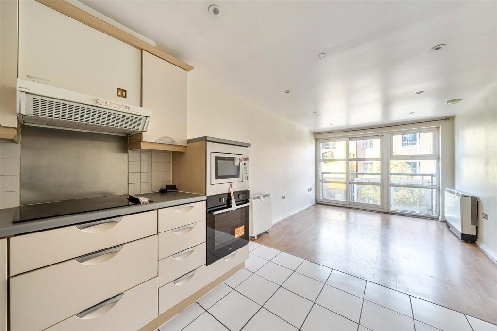 Property photo 2 of 11 Kitchen