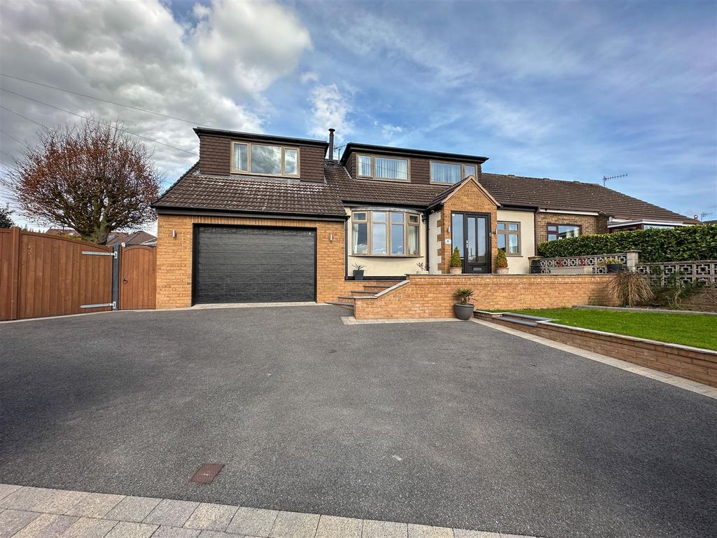Property photo 2 of 32