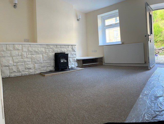 Property photo 2 of 18 Sitting Room