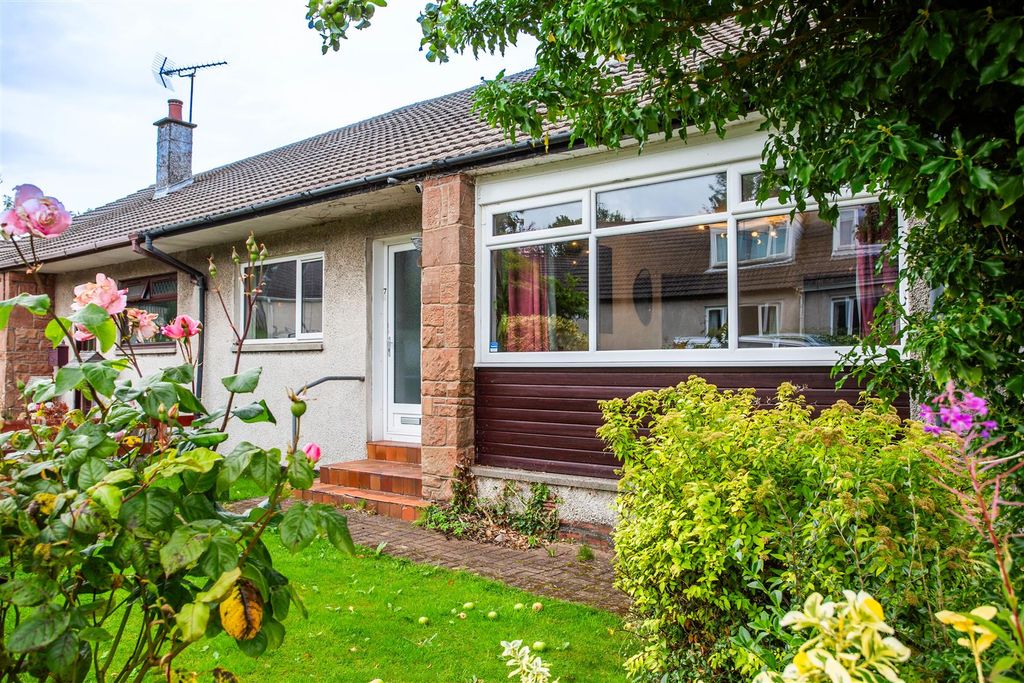 Property photo 1 of 34 Front Of 7 Brathwic Place