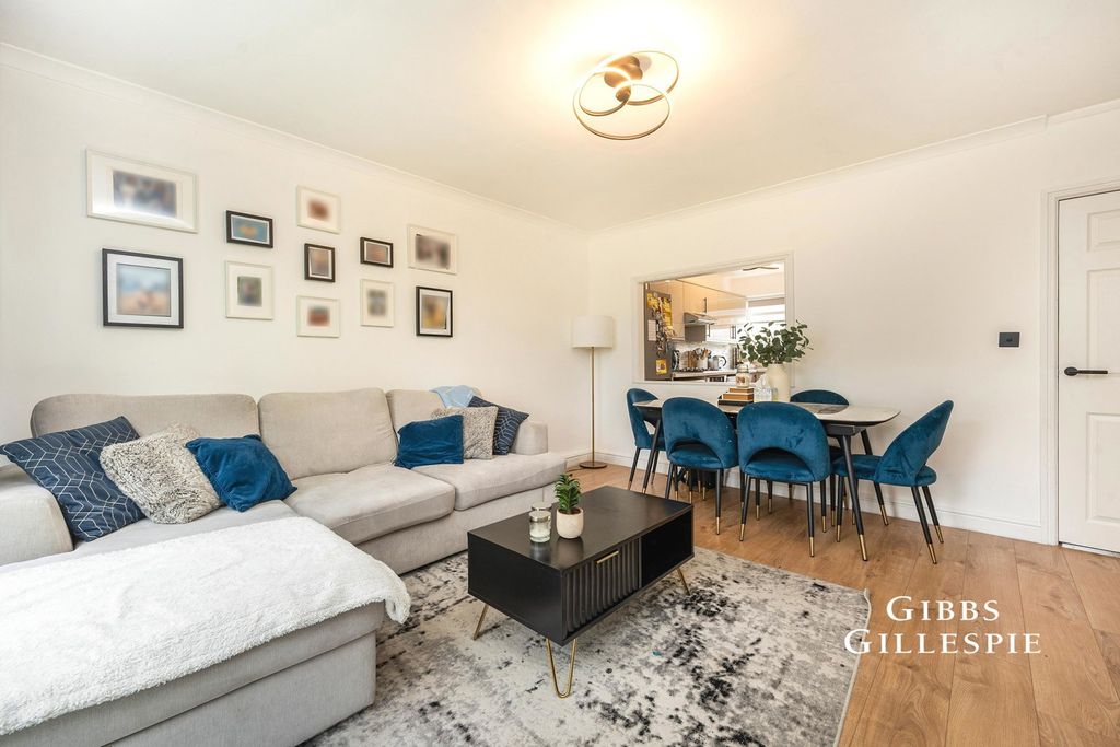 Property photo 3 of 11 Pbox-Img.Jpg