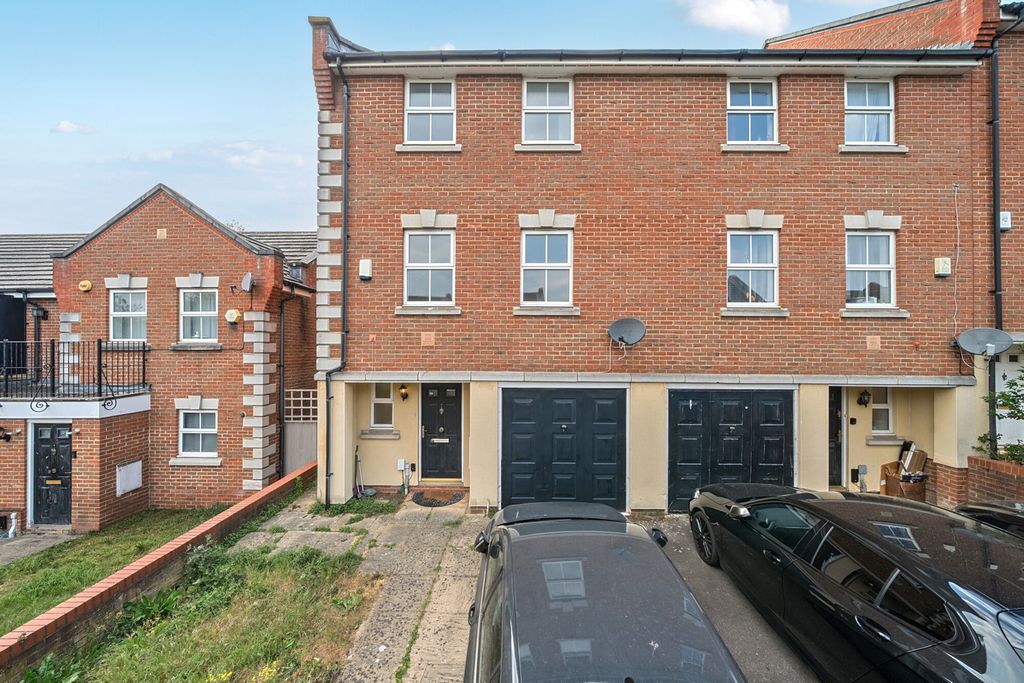 Property photo 1 of 19 External