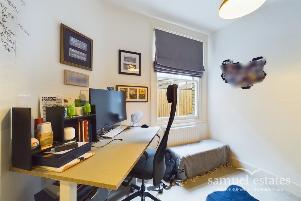 Property photo 3 of 11 Bedroom