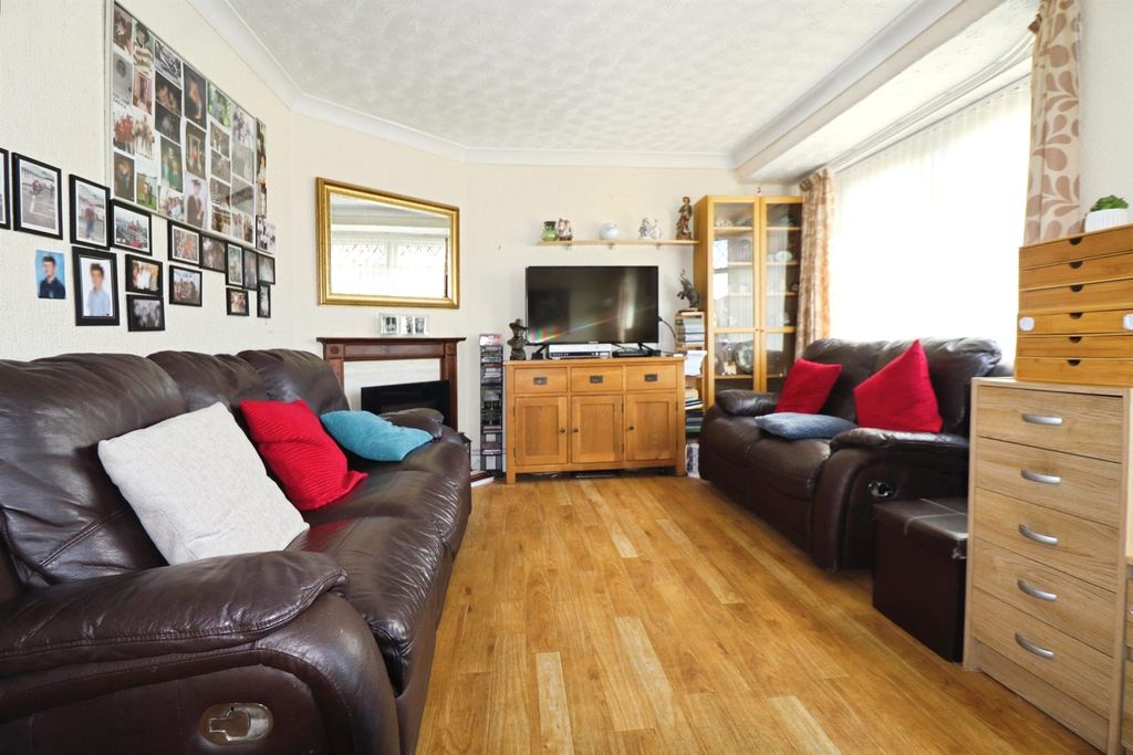 Property photo 2 of 20