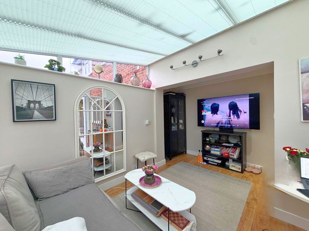 Property photo 2 of 8 189002A8-0E71-4E53-946F-6496Aca7Df73