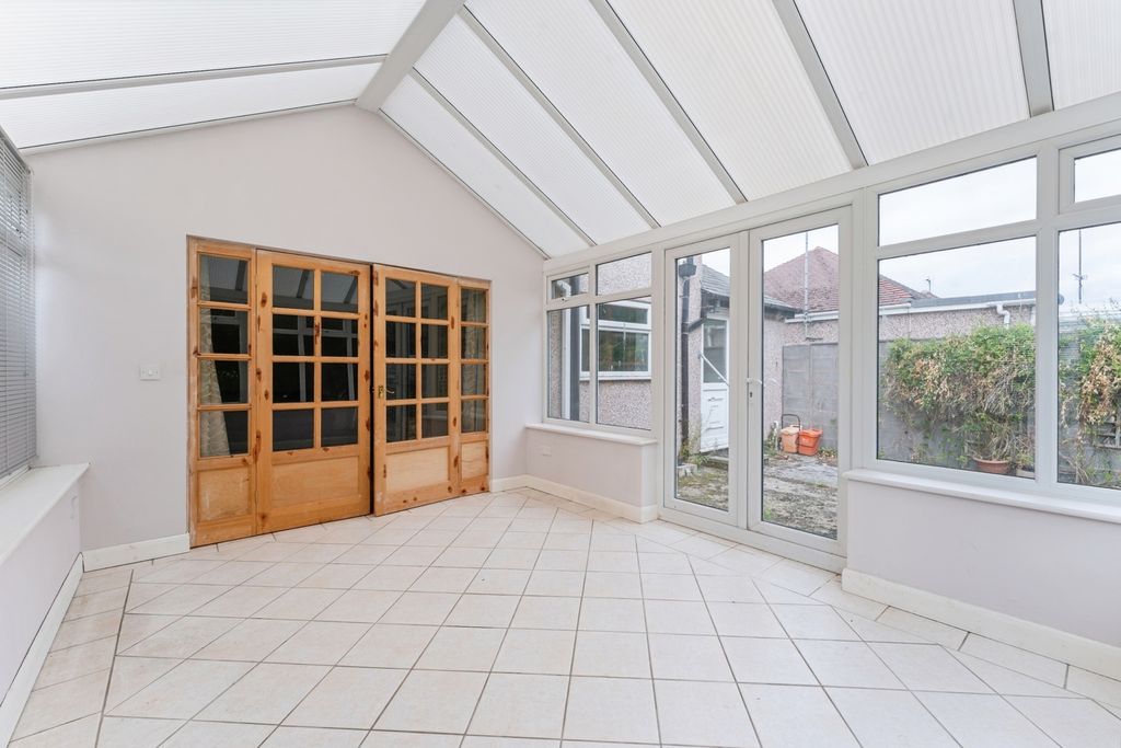 Property photo 2 of 17 Photo