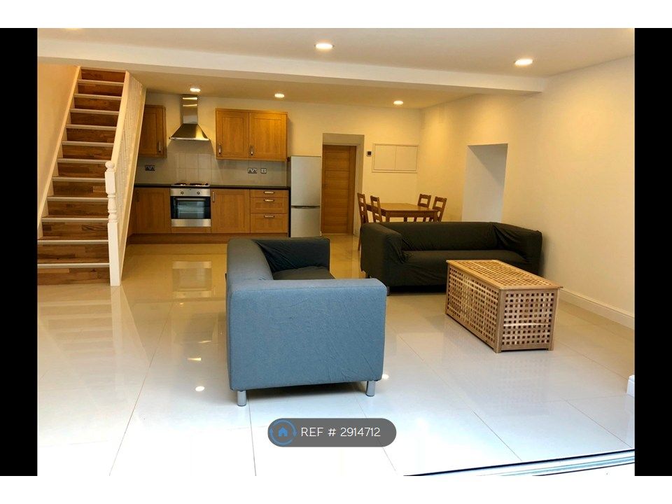 Property photo 1 of 13 Kitchen/ Living Room