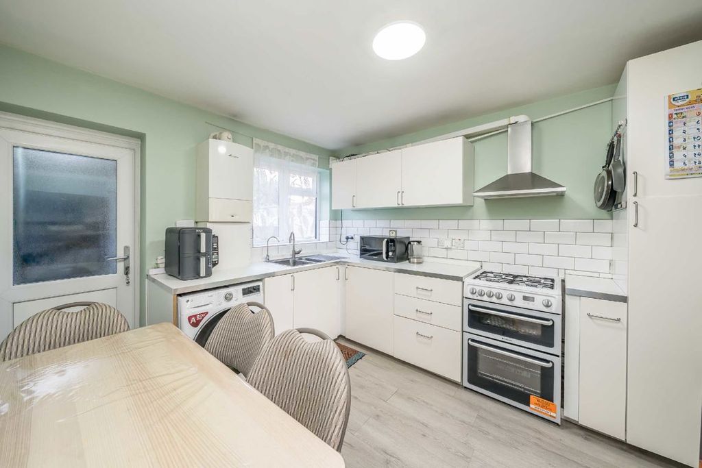 Property photo 3 of 6