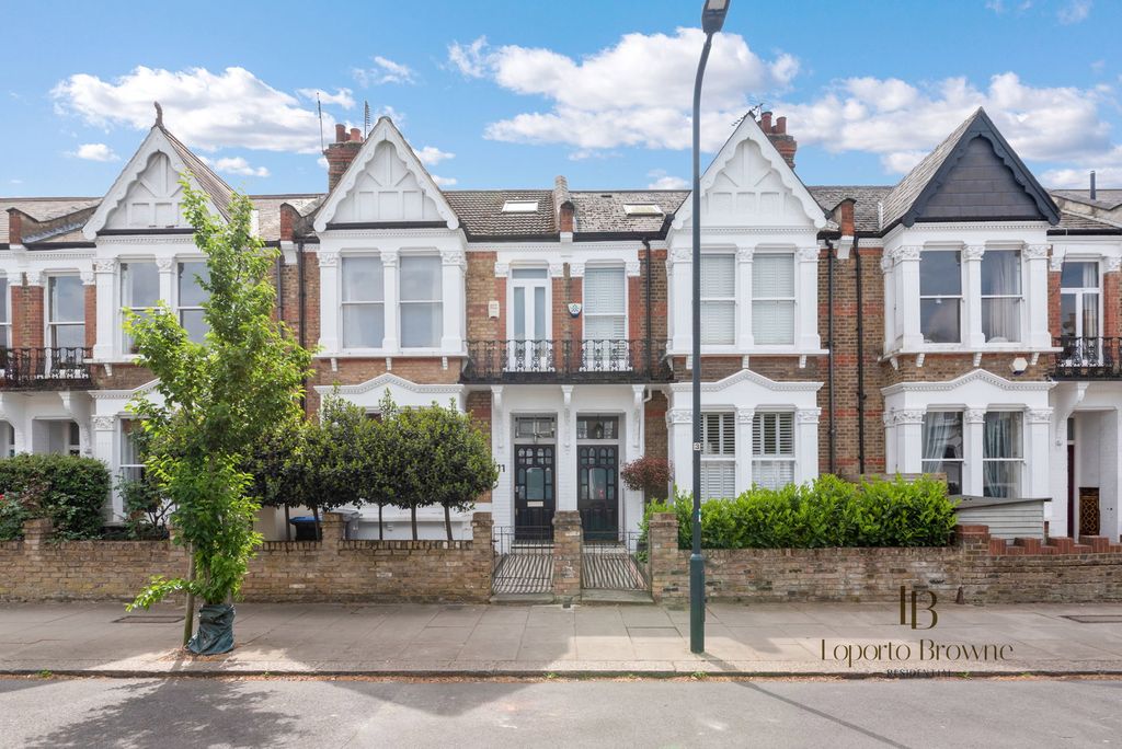Property photo 1 of 32