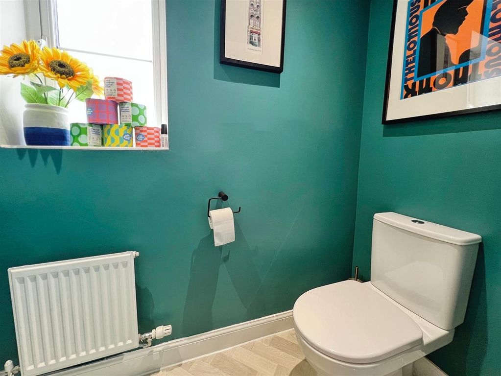 Property photo 3 of 38 Downstairs W/C